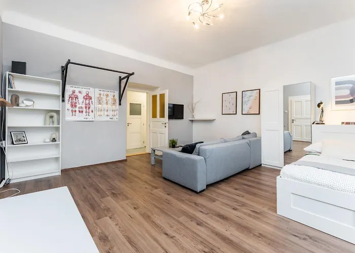 Rentero Smichov Riverside & Station Apartment
